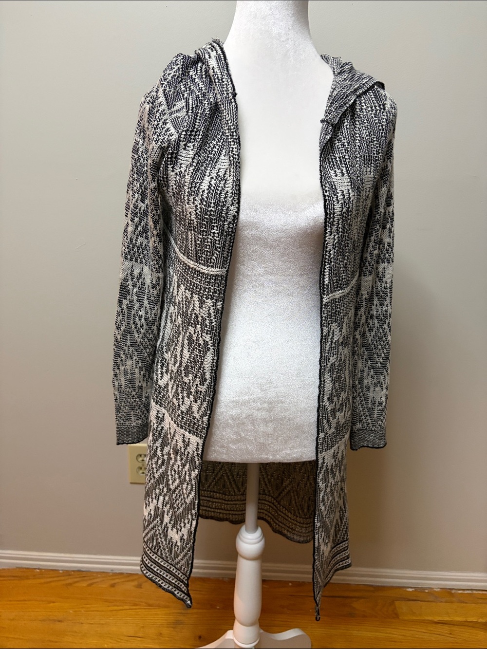 New York & Company Women Boho Aztec Hooded Cardigan Duster Sweater Size Medium
